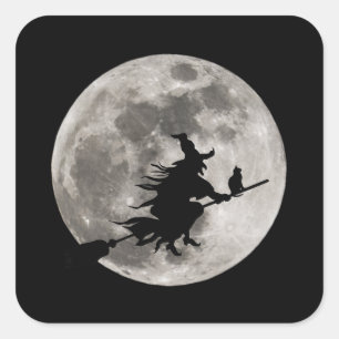 Adesivo Quadrado bruxa voadora com uma lua brilhante atrás dela