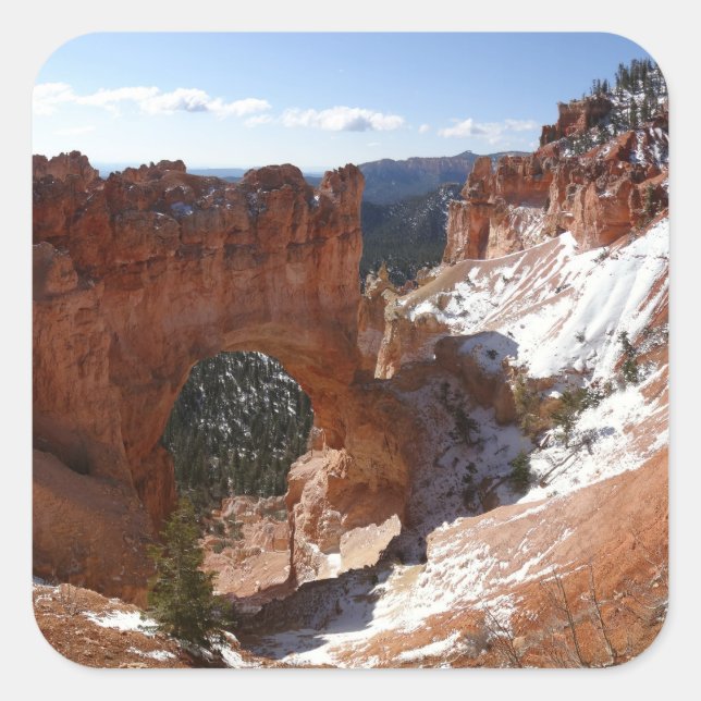 Adesivo Quadrado Bryce Canyon Natural Bridge Snowy Landscape Foto (Frente)