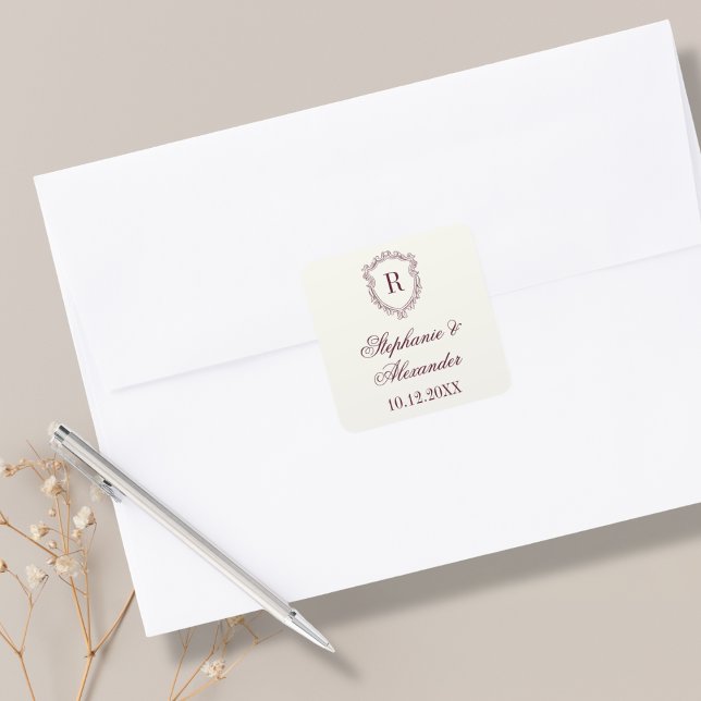 Adesivo Quadrado Burgundy & Ivory Monogram Crest Old Money Wedding (Criador carregado)