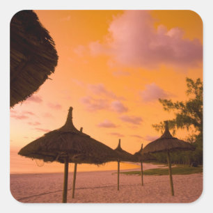 Adesivo Quadrado cabines de praia estilo Palapa ao nascer do sol, B