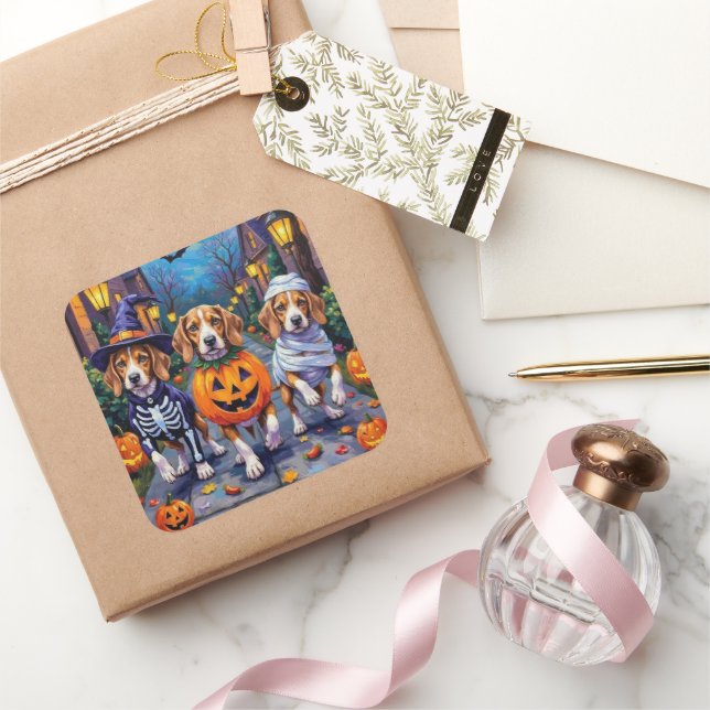 Adesivo Quadrado Cães Beagle Trick-or-Tratating in Halloween (Presentear)