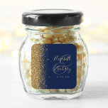 Adesivo Quadrado Casamento de Borda da Glitter Dourada Azul-marinho<br><div class="desc">Este elegante e moderno adesivo de casamento apresenta um falso design de ouro brilhante na margem esquerda. Personalize facilmente o texto dourado em um fundo azul marinho,  com os nomes da noiva e do noivo em caligrafia manual sobrepostos a uma grande e grande câmera.</div>