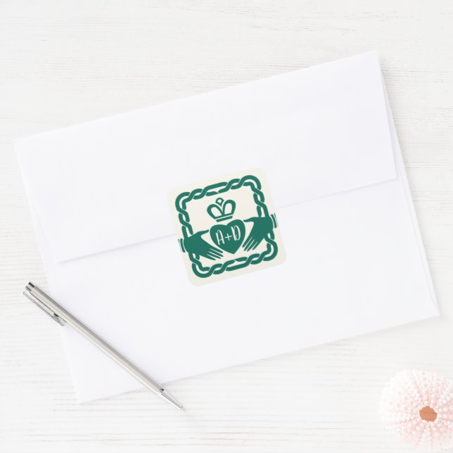 Adesivo Quadrado Casamento de Emerald Green Celtic Knot Claddagh (Envelope)