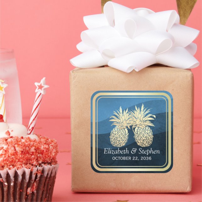 Adesivo Quadrado Casamento de Onda Azul com Casal de Abacaxi Dourad (Festa)