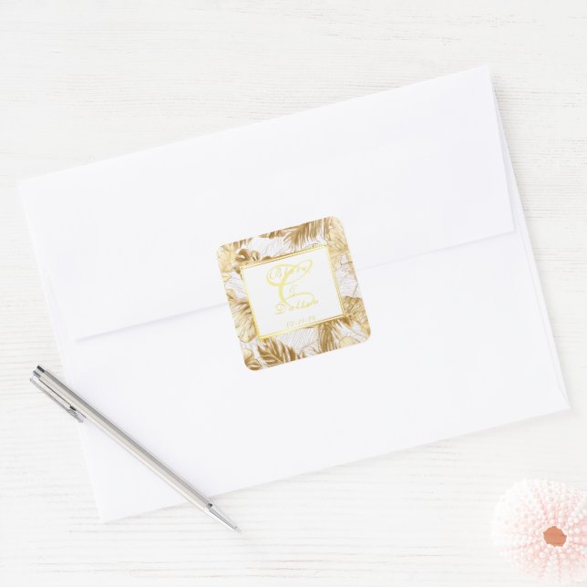 Adesivo Quadrado Casamento Dourado Monograma Elegante Monstera (Envelope)