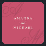 Adesivo Quadrado Casamento Simples Elegante Magenta Rosa<br><div class="desc">Um simples design minimalista moderno com uma aresta elegante, este design de autocolante único apresenta lindos monogramas de escrita caligráfica da noiva e do noivo em cantos alternativos. Os nomes da noiva e do noivo são centrados com um olhar clássico limpo sobre um fundo magenta rosa vibrante com texto de...</div>