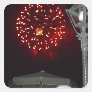 Adesivo Quadrado Celebração do Red Fireworks com Imagem Lamppost