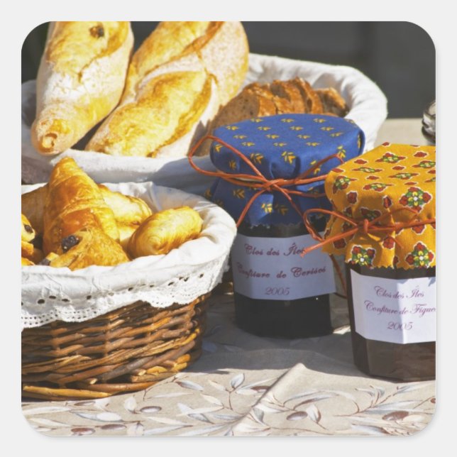 Adesivo Quadrado Cesta com croissants e pães de chocolate. (Frente)