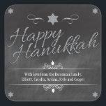 Adesivo Quadrado Chalkboard Faux Silver Glitter Hanukkah<br><div class="desc">Um quadro de reflexão mostra as palavras "Feliz Chanucá" que é traduzido em um efeito brilhante. Uma estrela reluzente de David pontua o topo da design. Os Dreidels são adicionados como sotaques, juntamente com ornamentos curvados para enquadrar sua mensagem especial. A maneira perfeita de fazer a celebração de Chanucá brilhar!...</div>