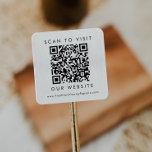 Adesivo Quadrado Código QR de tipografia Chic para site de negócios<br><div class="desc">Este adesivo quadrado de código QR de tipografia chic para site de negócios ou casamento é perfeito para um pequeno empresário ou para um casamento. O design simples apresenta tipografia minimalista clássica em preto e branco com um toque rústico boho. Personalizável em qualquer cor. Personalize com o seu site.</div>