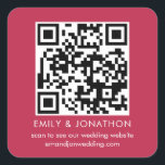 Adesivo Quadrado Código QR Nomes de Sites de Casamento Magenta<br><div class="desc">Código QR Nomes de Sites de Casamento Magenta. O texto pode ser facilmente personalizado. Você também pode alterar o plano de fundo e as cores do texto para combinar com o tema do casamento,  se desejar,  por meio da opção Personalizar Mais.</div>
