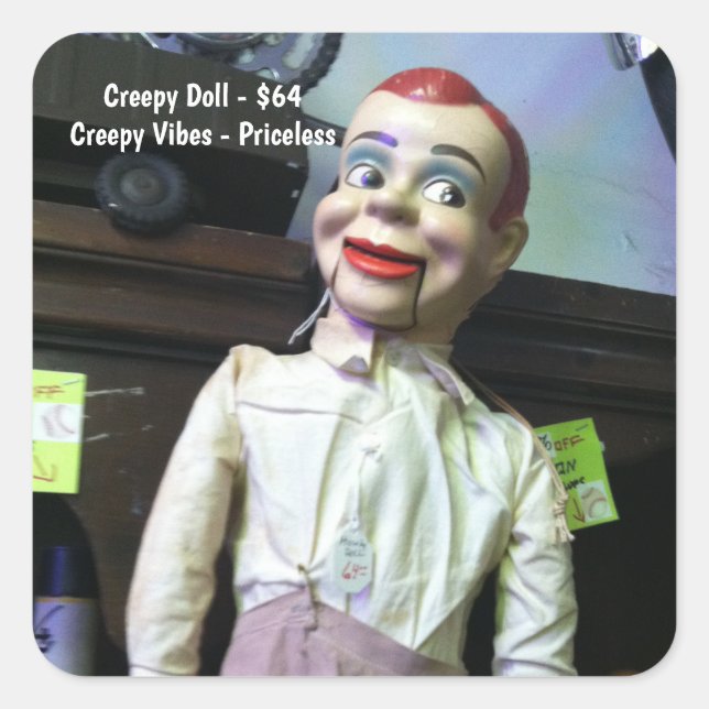 Adesivo Quadrado Creepy Ventriloquist Doll Stickers (Frente)