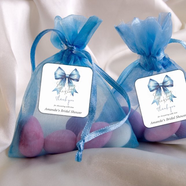 Adesivo Quadrado Dando o Nó Arco Azul do Chá de Noiva Something Blu (Criador carregado)