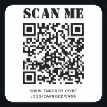 Adesivo Quadrado Detalhes do Casamento Código Qr Personalizado Míni<br><div class="desc">Projetado para casais que apreciam a simplicidade da estética moderna. O uso de um código QR permite que seus hóspedes acessem informações detalhadas sobre o seu casamento quando for conveniente,  enquanto o design preto e mínimo adiciona um toque de classe.</div>