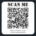 Adesivo Quadrado Detalhes do Casamento Código Qr Personalizado Míni<br><div class="desc">Projetado para casais que apreciam a simplicidade da estética moderna. O uso de um código QR permite que seus hóspedes acessem informações detalhadas sobre o seu casamento quando for conveniente,  enquanto o design preto e mínimo adiciona um toque de classe.</div>