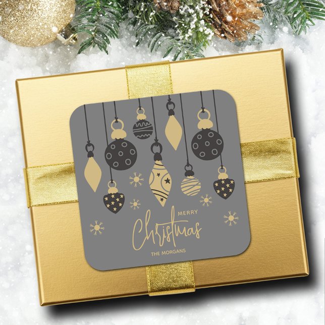 Adesivo Quadrado Enfeites de natal quic nas Cinzas (Chic black and gold Christmas tree ornaments on grey square 3" sticker (1-1/2" available, too))