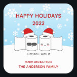 Adesivo Quadrado Engraçado 2020 Apenas Rolar Com Papel De Banheiro<br><div class="desc">Um design de Natal engraçado e festivo com 2 rolos de papel higiênico para adultos vestindo chapéus de Papai Noel dizendo "Apenas rode com isso". Uma risada alegre da escassez de papel higiênico durante a quarentena do COVID e os eventos de 2020. Personalize o texto e adicione seus nomes.</div>