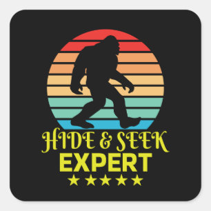 Adesivo Quadrado Especialista em Esconde-Esconde Bigfoot Engraçado