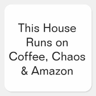 Adesivo Quadrado Esta Casa Funciona com Café, Caos e Amazon
