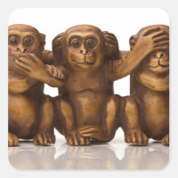 Estiva de três macacos de madeira