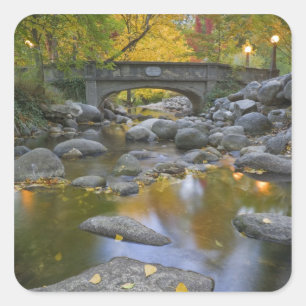 Adesivo Quadrado EUA, Oregon, Ashland, Lithia Park. Outono