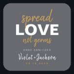 Adesivo Quadrado Favor de Casamento de Amor com Espalhamento Minima<br><div class="desc">Os adesivos modernos de defesa para casamentos santificadores apresentam uma série ousada de argumentos violentos e espalhados pelo amor não por germes design com nome de casal e data em carvão preto,  branco e dourado,  simples e na moda. Ver todas as peças correspondentes na coleção</div>