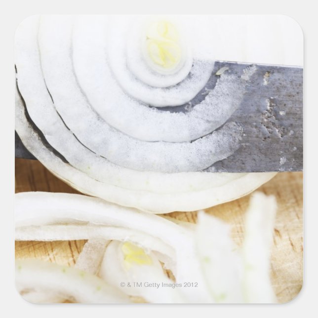 Adesivo Quadrado fecho de uma cebola, cortada em fatias (Frente)