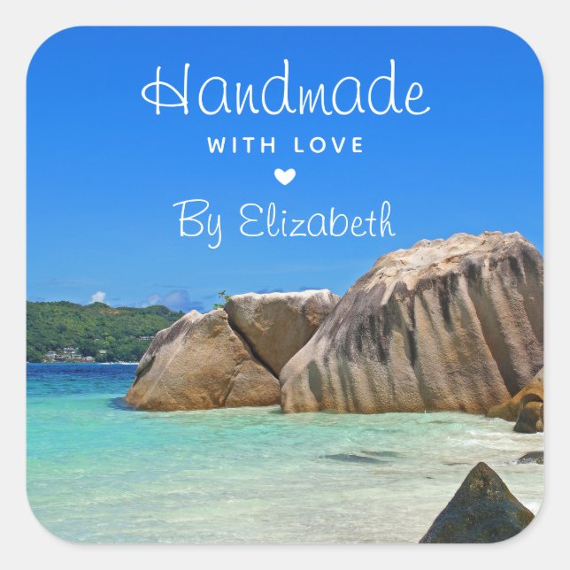 Adesivo Quadrado Feita com Amor Belo Mar Tropical Rocky Coast (Frente)