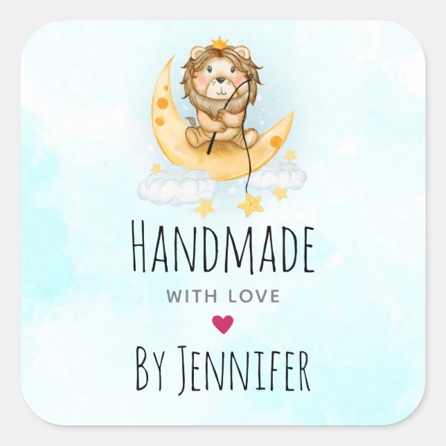 Adesivo Quadrado Feita com amor Leão Fofo Pescado na Lua (Frente)