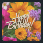 Adesivo Quadrado Feliz Aniversário Vibrante Flores Coloridas da pri<br><div class="desc">Feliz aniversário personaliza o nome das flores de primavera,  azul,  vermelha,  amarela,  verde e violeta.</div>