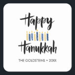Adesivo Quadrado Feliz Hanukkah velas amarelas azuis<br><div class="desc">Fale com você Chanucá por e-mail ou seu presente para as festas com esses adesivos engraçados com "Feliz Chanucá" na tipografia moderna escovada e uma decoração de velas em amarelo e azul. Adicione seu nome ou mensagem usando o modelo</div>
