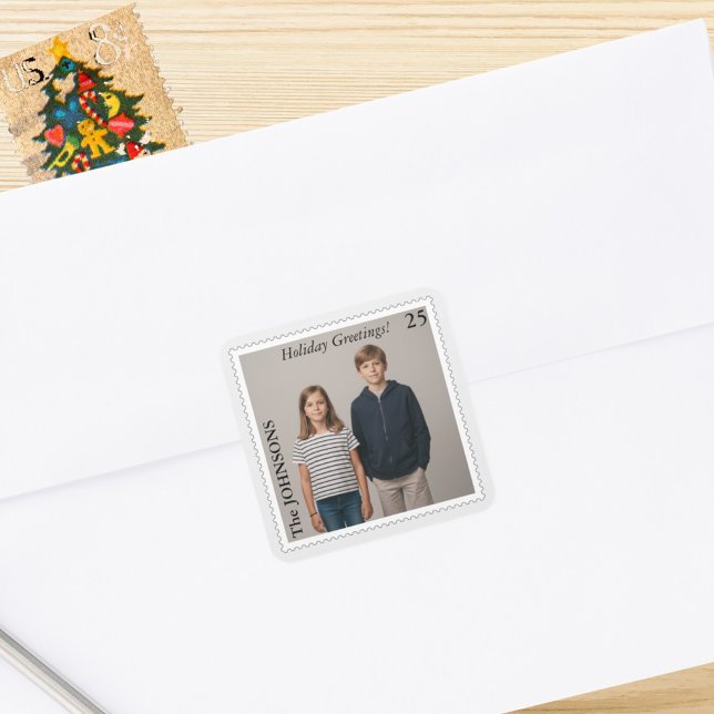 Adesivo Quadrado Feriado de Fotografia do Estilo de Cartaz Personal (Your photo in a postage stamp border on a square sticker with holiday greetings and your name)