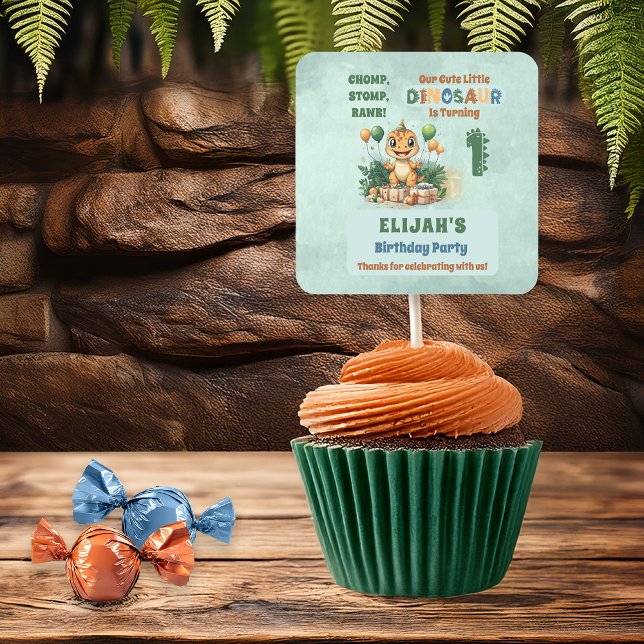 Adesivo Quadrado Festa de primeiro aniversario Bonito do Menino Din (Cute Little Dinosaur Boy 1st Birthday Party Square Favor Sticker)