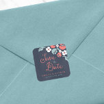 Adesivo Quadrado Floral Chalkboard Salvar a Data<br><div class="desc">Este adesivo "Salvar o quadrado de Data" apresenta um belo floral contra um fundo de quadro de proteção azulado, com a palavra "Salvar a Data" na fonte moderna do script. Use-o para selar os envelopes Salvar a Data ou para decoração. Veja outros itens de casamento/noivado correspondentes na minha coleção aqui...</div>