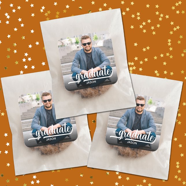 Adesivo Quadrado Formando de Script Bold de Fotografia (Photo bold white script graduate square stickers (bags not included))