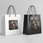 Adesivo Quadrado Foto da Noiva de Casamento Personalizado e do Groo<br><div class="desc">Um adesivo personalizado de casamento ou noivado com noiva e noivo. Este design tem um modelo de texto para personalizar com os nomes da noiva e do noivo e a data de casamento, bem como um modelo de foto para carregar a foto desejada. Personalize como você deseja se adequar à...</div>