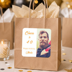 Adesivo Quadrado Foto de aniversário homens brindes dourado branco
