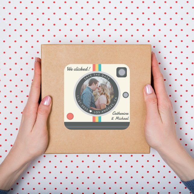 Adesivo Quadrado Foto de Casal de Câmera Instantânea Salva A Data (Criador carregado)