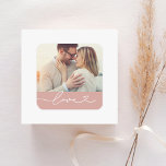 Adesivo Quadrado Foto de Casamento Cor-de-Rosa Personalizado com Sc<br><div class="desc">O selo personalizado do envelope de casamento / adesivos favoritos apresentam uma foto favorita com design de camada branca mínima de tipografia "Love" que inclui detalhes florescentes e cardíacos. Nota, o fundo cor-de-rosa "rosa tan" mutado e o texto branco podem ser personalizados. Um doce sotaque personalizado para papelaria de casamento...</div>