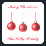 Adesivo Quadrado Foto de decoração de Red Christmas Balls com texto<br><div class="desc">Etiquetas de Natal únicas com texto, que podem ser personalizadas com o seu nome ou palavras adicionais. Enriqueça seus presentes ou cartas com um desses adesivos únicos e incríveis. Algumas Bolas de Natal vermelhas. Imagem © Angelika Stern Se precisar de ajuda ou se estiver à procura de itens correspondentes, por...</div>