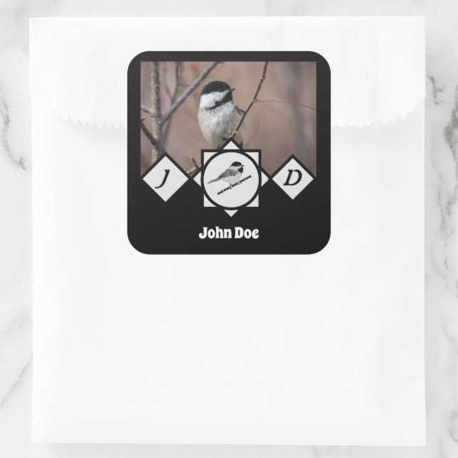 Adesivo Quadrado Foto de Monograma Adorável Carolina Chickadee (Bolsa)
