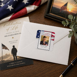 Adesivo Quadrado Foto de Veterano com Bandeira dos EUA em Memória