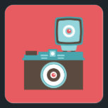 Adesivo Quadrado Fotógrafo Divertido da Câmera Diana Lomo<br><div class="desc">Expresse seu amor pela fotografia analógica de lofi da velha escola com esta ilustração divertida de uma câmera de Diana Lomo.</div>