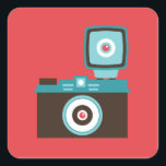 Adesivo Quadrado Fotógrafo Divertido da Câmera Diana Lomo<br><div class="desc">Expresse seu amor pela fotografia analógica de lofi da velha escola com esta ilustração divertida de uma câmera de Diana Lomo.</div>