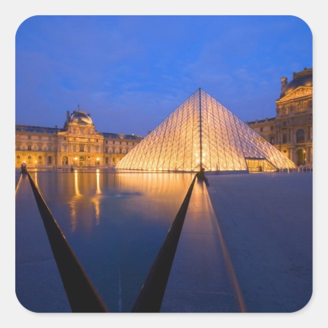 Adesivo Quadrado França, Paris. O museu do Louvre no crepúsculo. (Frente)