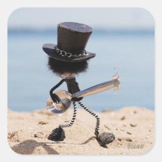 Adesivo Quadrado Fubby rock gitarist met hoed op het strand.