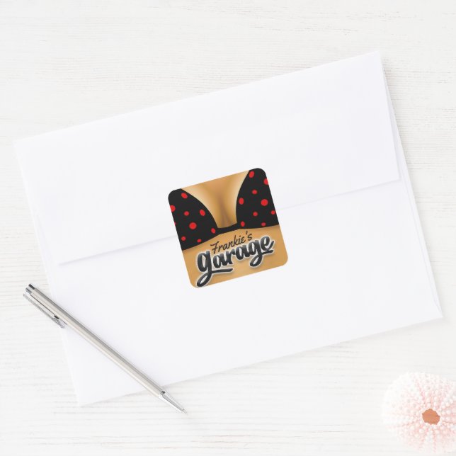 Adesivo Quadrado Garagem da Caverna Bikini Babe Girl (Envelope)