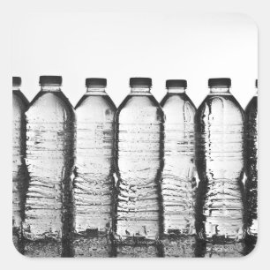 Adesivo Quadrado Garrafas de água no estúdio