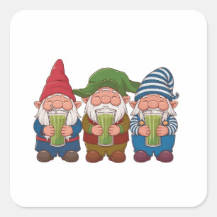 Adesivo Quadrado Gnomos Engraçados Bebendo uma Bebida de Matcha Mág