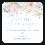 Adesivo Quadrado Hargrove Blue Floral Pop Do Chá De Champanhe<br><div class="desc">Este pop do champanhe que ela está mudando o adesivo do chá de panela de sobrenome apresenta um design floral azul empoeirado. O cabeçalho do script é uma imagem que não pode ser editada. Todo o outro texto é totalmente editável. Para personalização mais avançada deste design, basta selecionar o botão...</div>